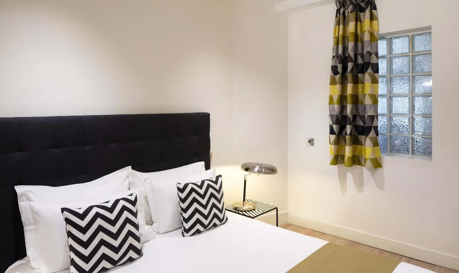 Hotel De La Gaite Париж